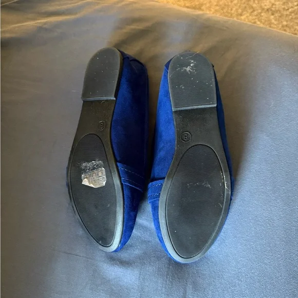 Journee Collection Women's Vibrant Blue Flats - Picture 2 of 4